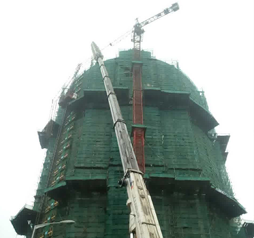 芜湖市吊车在工地上作业